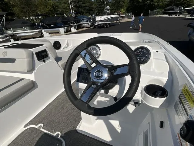 Slide: The Image of Hurricane SunDeck Sport 185 OB 2025 - 17