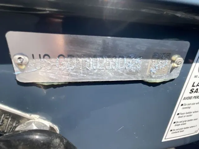 Slide: The Image of Hurricane SunDeck Sport 185 OB 2025 - 21