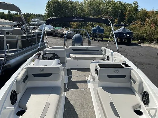 Slide: The Image of Hurricane SunDeck Sport 185 OB 2025 - 6