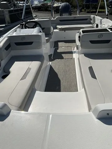 Slide: The Image of Hurricane SunDeck Sport 185 OB 2025 - 8