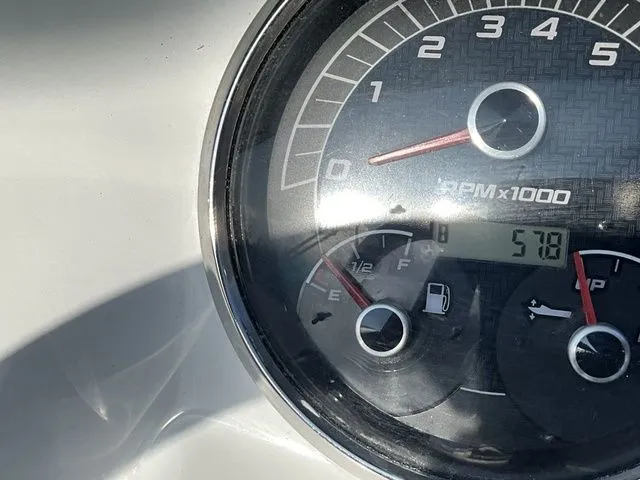 Slide: The Image of Hurricane SunDeck Sport 185 OB 2025 - 14