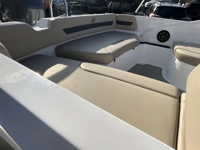 Slide: The Image of Hurricane SunDeck Sport 185 OB 2025 - 16