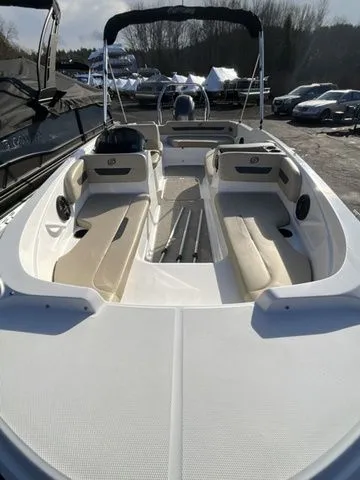 Slide: The Image of Hurricane SunDeck Sport 185 OB 2025 - 7