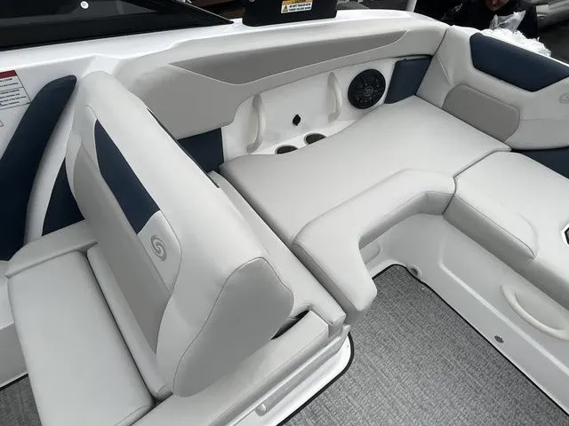 Slide: The Image of Hurricane SD2050-OB 2026 - 19