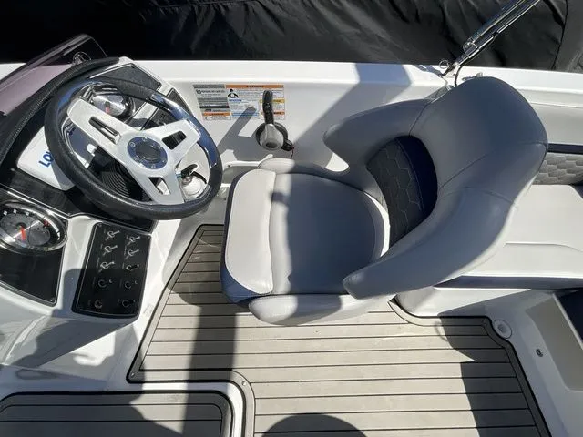 Slide: The Image of Hurricane SunDeck Sport 192 RL OB 2019 - 17