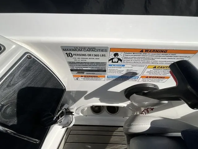 Slide: The Image of Hurricane SunDeck Sport 192 RL OB 2019 - 19