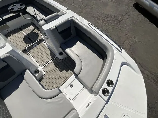 Slide: The Image of Hurricane SunDeck Sport 192 RL OB 2019 - 29