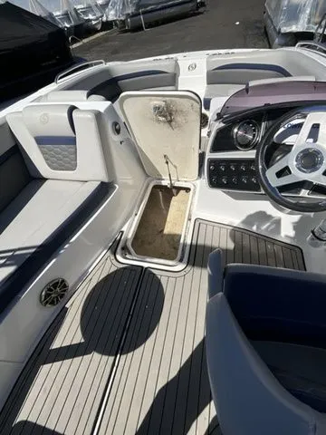 Slide: The Image of Hurricane SunDeck Sport 192 RL OB 2019 - 31