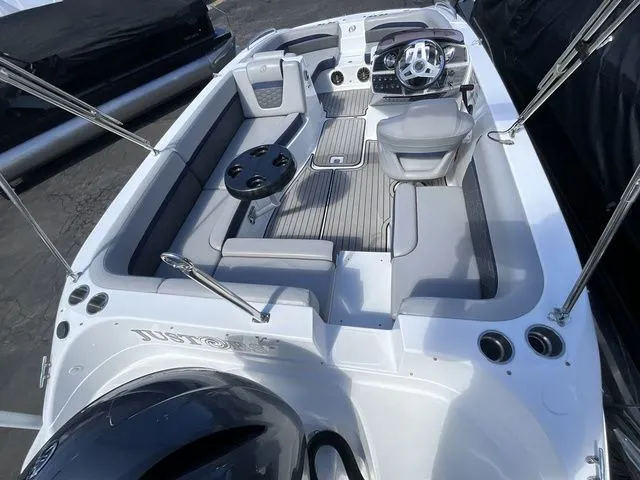 Slide: The Image of Hurricane SunDeck Sport 192 RL OB 2019 - 8