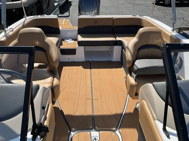 Slide: The Image of Hurricane SunDeck 217 OB 2024 - 15