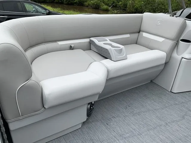 Slide: The Image of Godfrey Xperience EX2086CXP 2026 - 17