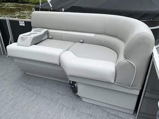 Slide: The Image of Godfrey Xperience EX2086CXP 2026 - 18