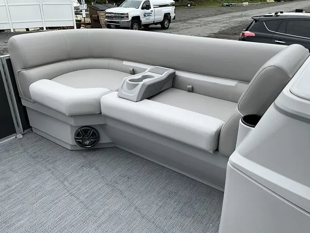 Slide: The Image of Godfrey Xperience EX2086CXP 2026 - 21