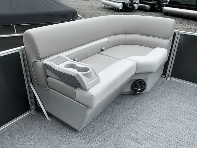 Slide: The Image of Godfrey Xperience EX2086CXP 2026 - 22