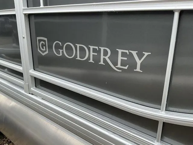 Slide: The Image of Godfrey Xperience EX2086CXP 2026 - 8