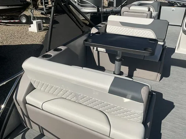 Slide: The Image of Godfrey Sweetwater SW2286DT 2026 - 10