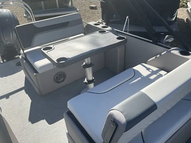 Slide: The Image of Godfrey Sweetwater SW2286DT 2026 - 12