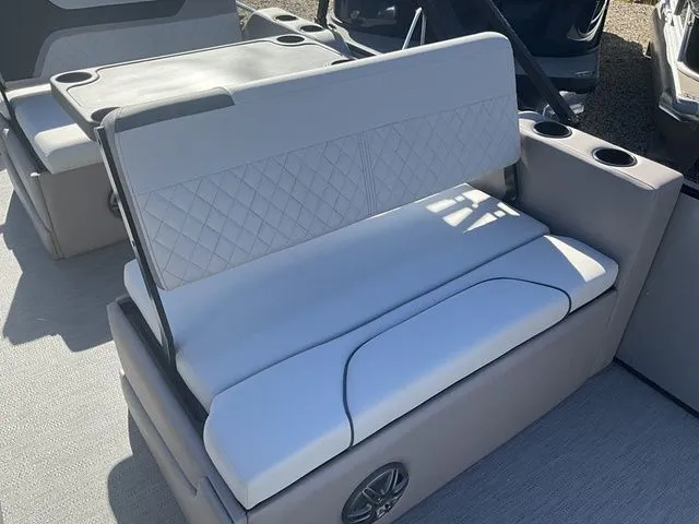 Slide: The Image of Godfrey Sweetwater SW2286DT 2026 - 13