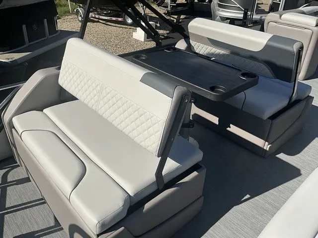 Slide: The Image of Godfrey Sweetwater SW2286DT 2026 - 14