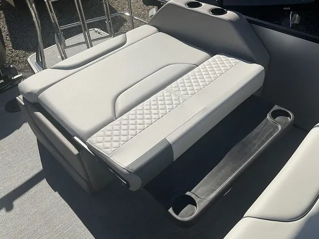 Slide: The Image of Godfrey Sweetwater SW2286DT 2026 - 16