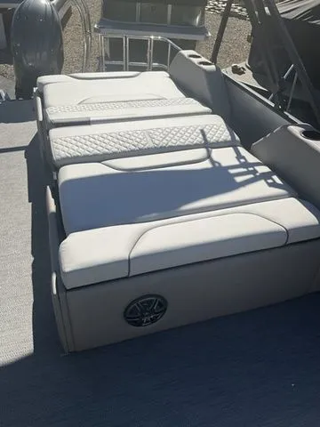 Slide: The Image of Godfrey Sweetwater SW2286DT 2026 - 17