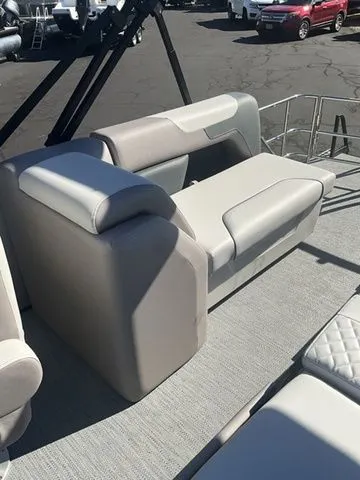 Slide: The Image of Godfrey Sweetwater SW2286DT 2026 - 18