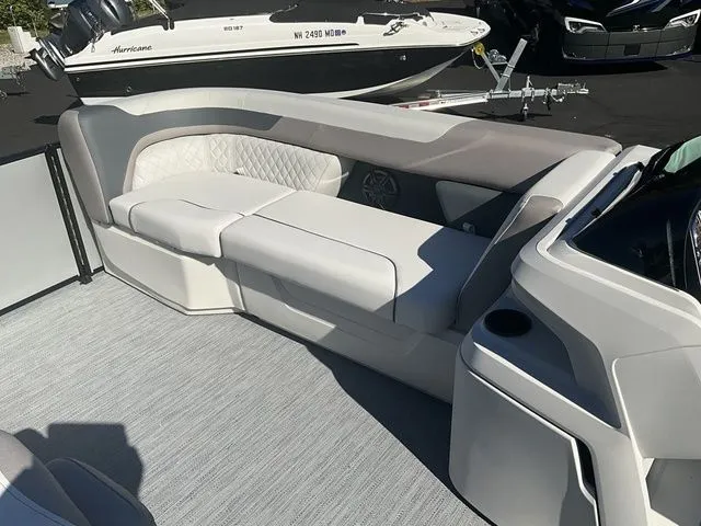 Slide: The Image of Godfrey Sweetwater SW2286DT 2026 - 20