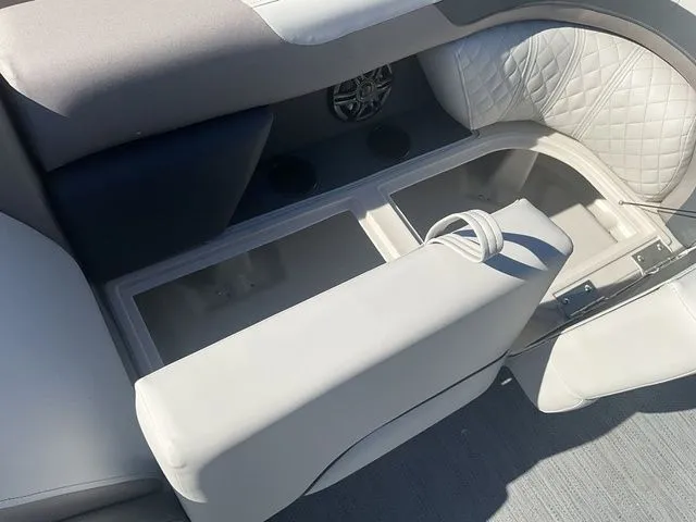 Slide: The Image of Godfrey Sweetwater SW2286DT 2026 - 24