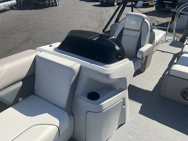 Slide: The Image of Godfrey Sweetwater SW2286DT 2026 - 26