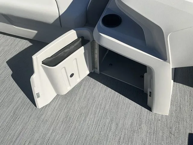 Slide: The Image of Godfrey Sweetwater SW2286DT 2026 - 27