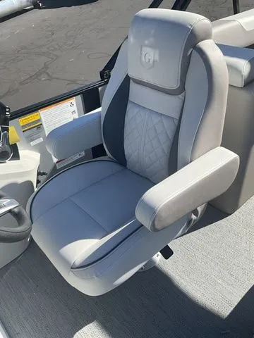 Slide: The Image of Godfrey Sweetwater SW2286DT 2026 - 30