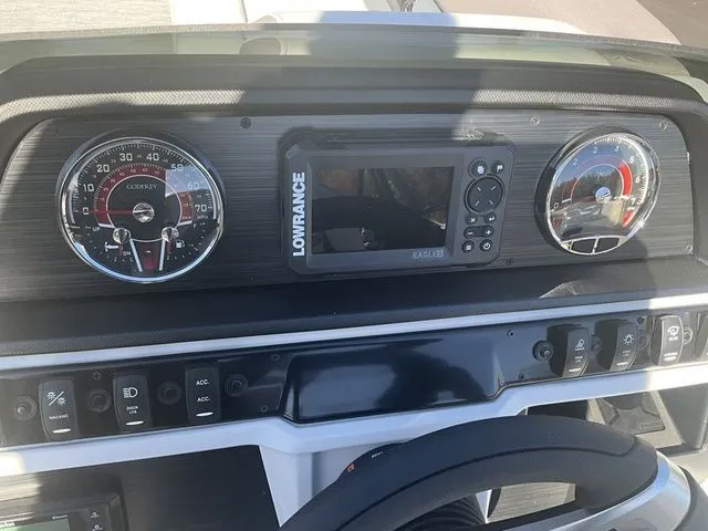 Slide: The Image of Godfrey Sweetwater SW2286DT 2026 - 32