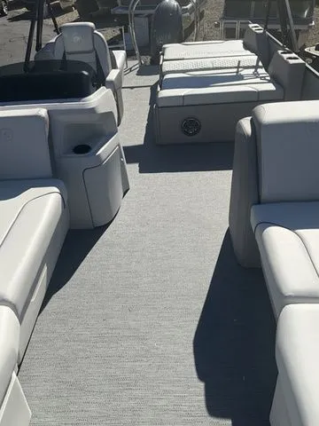 Slide: The Image of Godfrey Sweetwater SW2286DT 2026 - 34