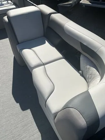 Slide: The Image of Godfrey Sweetwater SW2286DT 2026 - 36