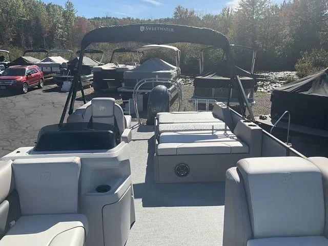 Slide: The Image of Godfrey Sweetwater SW2286DT 2026 - 37