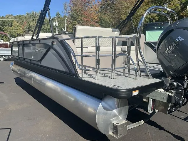 Slide: The Image of Godfrey Sweetwater SW2286DT 2026 - 7