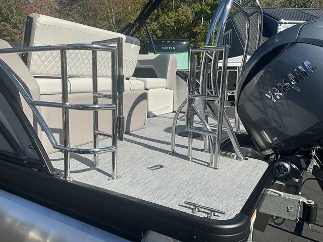 Slide: The Image of Godfrey Sweetwater SW2286DT 2026 - 8