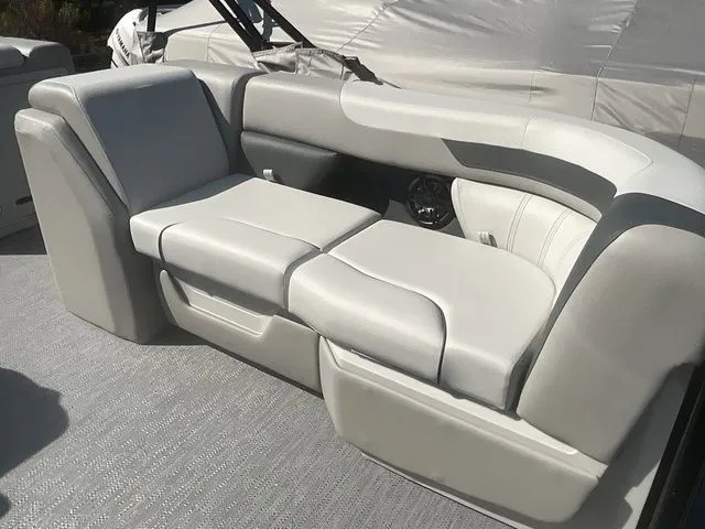 Slide: The Image of Godfrey Sweetwater 2286 SFL 27 in. Package 2026 - 21