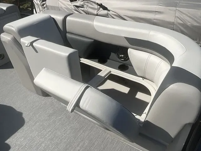 Slide: The Image of Godfrey Sweetwater 2286 SFL 27 in. Package 2026 - 22