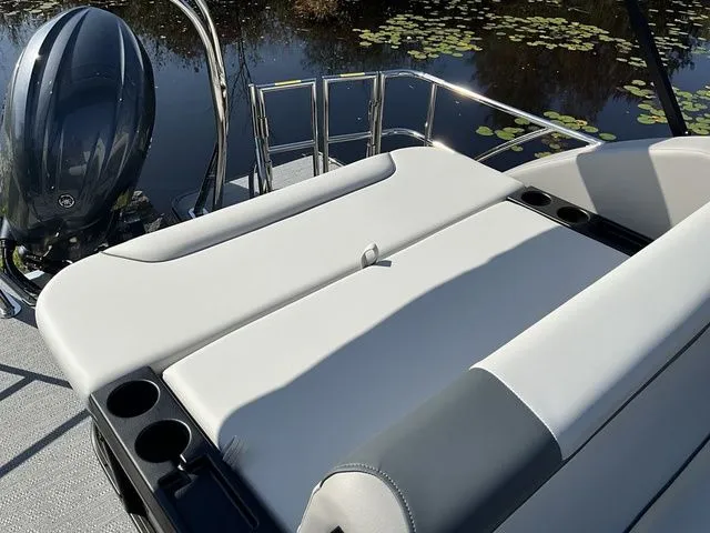 Slide: The Image of Godfrey Sweetwater 2286 SFL 27 in. Package 2026 - 8