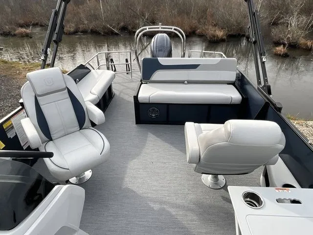 Slide: The Image of Godfrey Sweetwater 2286 SFLC Sport Tube 27 In. Package 2026 - 25