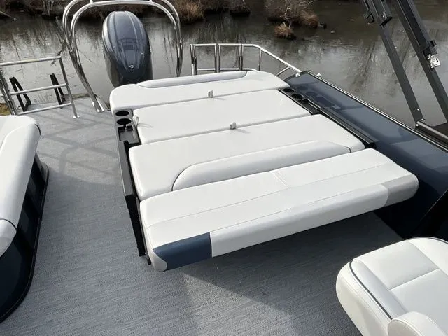 Slide: The Image of Godfrey Sweetwater 2286 SFLC Sport Tube 27 In. Package 2026 - 27