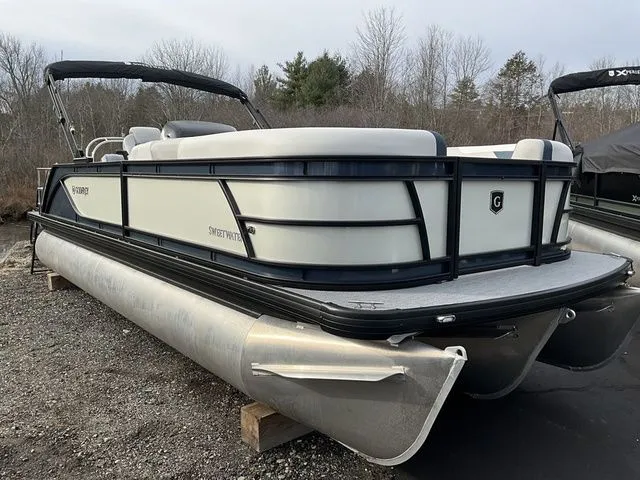 Slide: The Image of Godfrey Sweetwater 2286 SFLC Sport Tube 27 In. Package 2026 - 4