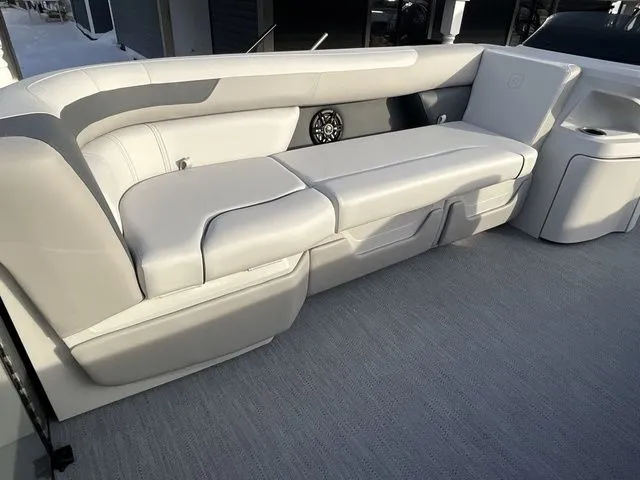 Slide: The Image of Godfrey Sweetwater 2286 SB 27" Impact Center Tube Package 2026 - 10