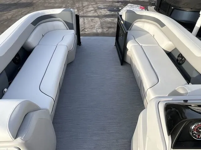 Slide: The Image of Godfrey Sweetwater 2286 SB 27" Impact Center Tube Package 2026 - 11