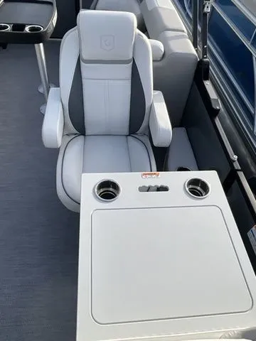 Slide: The Image of Godfrey Sweetwater 2286 SB 27" Impact Center Tube Package 2026 - 17