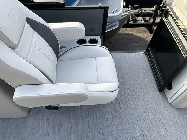 Slide: The Image of Godfrey Sweetwater 2286 SB 27" Impact Center Tube Package 2026 - 18