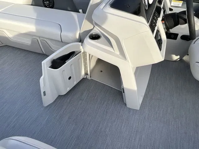 Slide: The Image of Godfrey Sweetwater 2286 SB 27" Impact Center Tube Package 2026 - 20