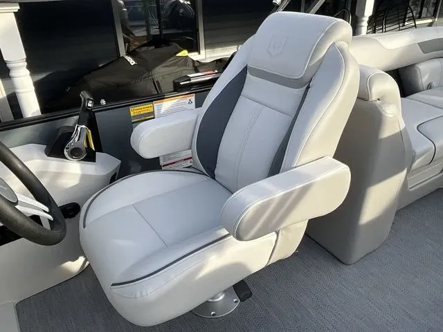 Slide: The Image of Godfrey Sweetwater 2286 SB 27" Impact Center Tube Package 2026 - 22