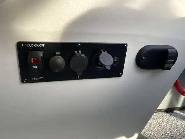 Slide: The Image of Godfrey Sweetwater 2286 SB 27" Impact Center Tube Package 2026 - 24